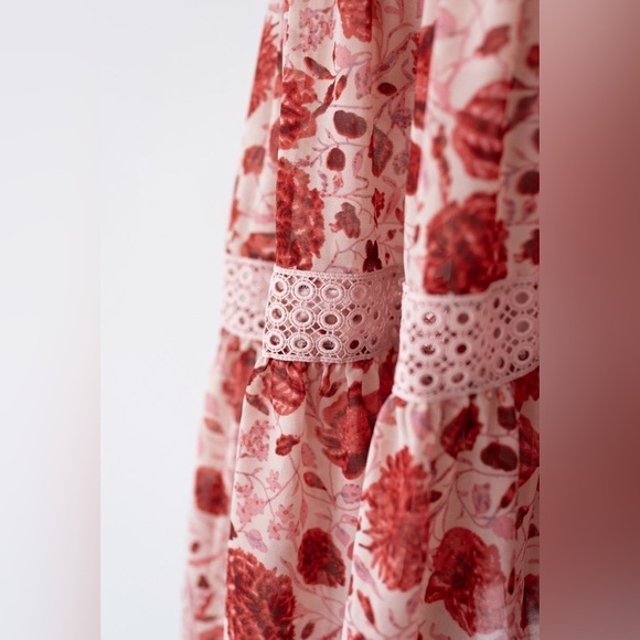 Small cottagecore boho tier ROTES GEHÄKELTES CHIFFON-KLEID MIT BLUMENMUSTER - Picture 5 of 11